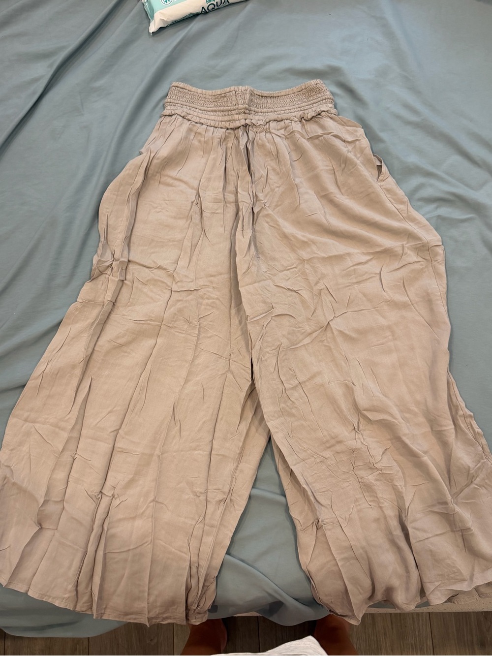 Light Taupe Wide-Leg Relaxed Pants cropped Wilfred